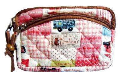 批發韓國小熊拉鏈手拎布藝化妝包 廣州小商品代發全解析